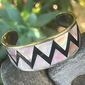Vintage Alpaca Mexico Mother of Pearl & Enamel Inlaid Cuff Bracelet – Size 6.25